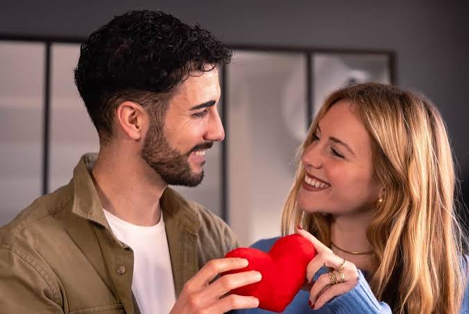 A course to help you flirt and never again be paralyzed by fear in front of a girl